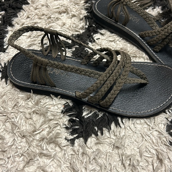 Sandals - Picture 2 of 4